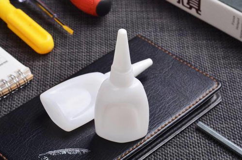 告別粘膩煩惱 揭秘輕松應(yīng)對502與熱熔膠的神奇日用品